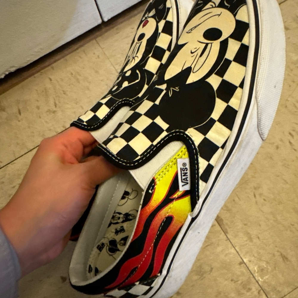 Vans Disney Mickey Minnie Classic Slip-on Black & White Men Size 7.0 Women 8.5 - Picture 3 of 7